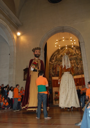 ball dels gegants a l'interior de l'Església