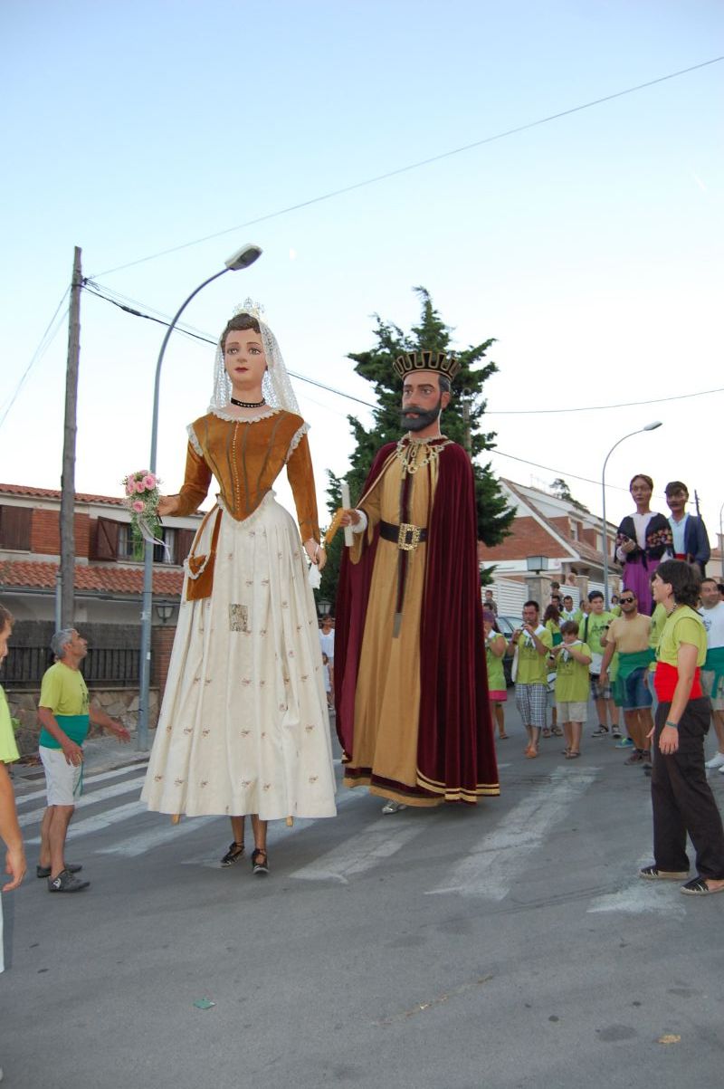 cercavila d'inici de la Festa Major amb els gegants