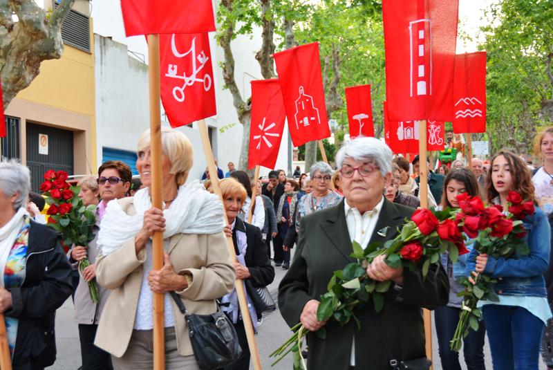 Verals del poble durant la cercavila