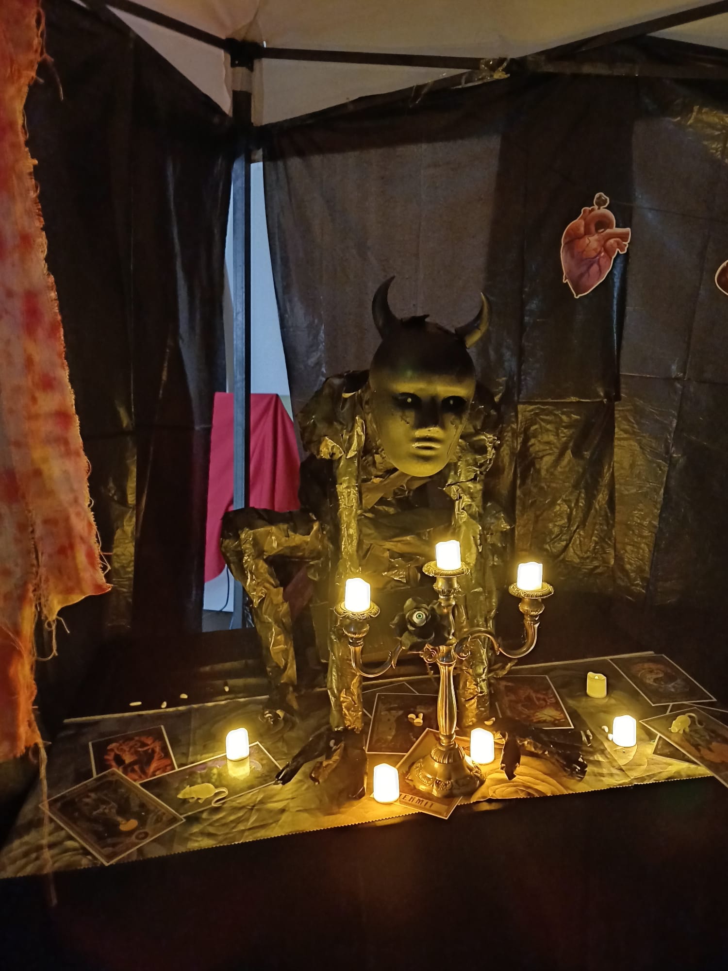 L'Espai Cívic Les Escoles es transforma en l'escola NeverPons per celebrar la Castanyada terrorífica